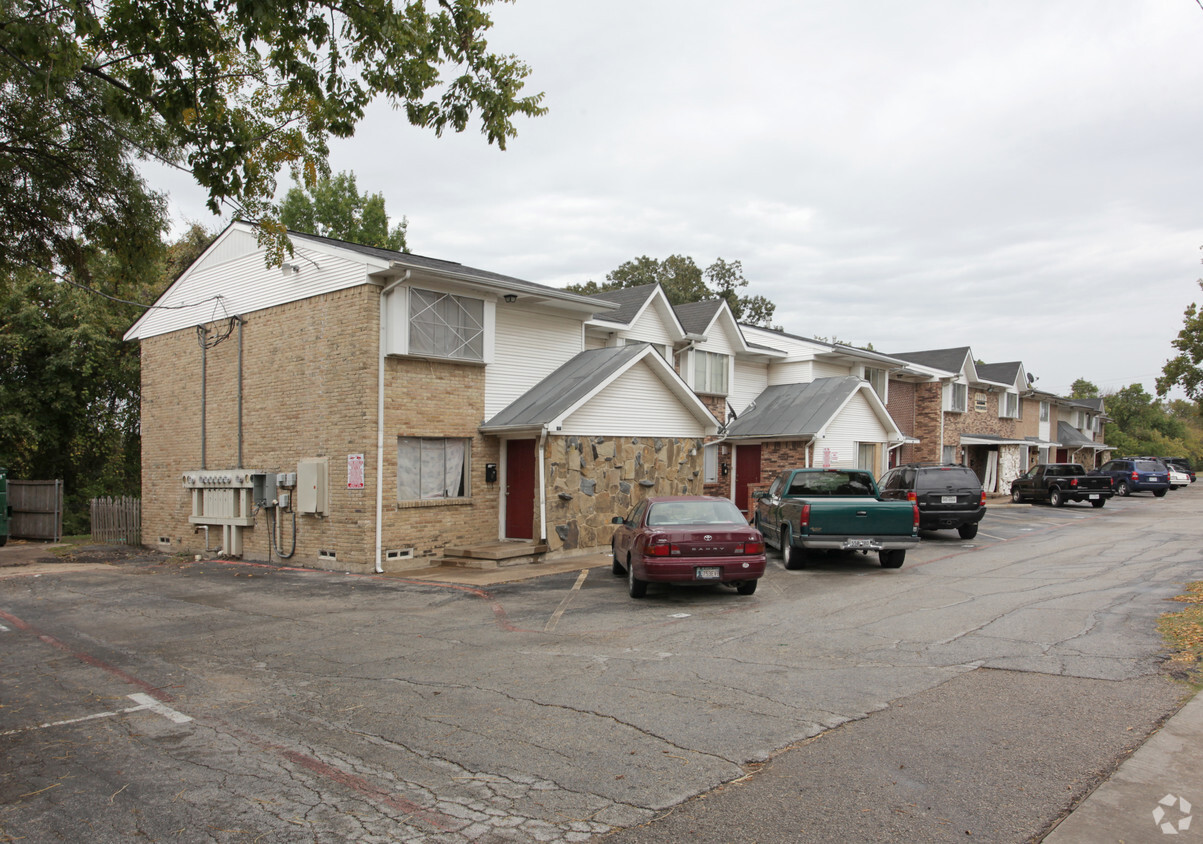 Building Photo - Glenbrook Place