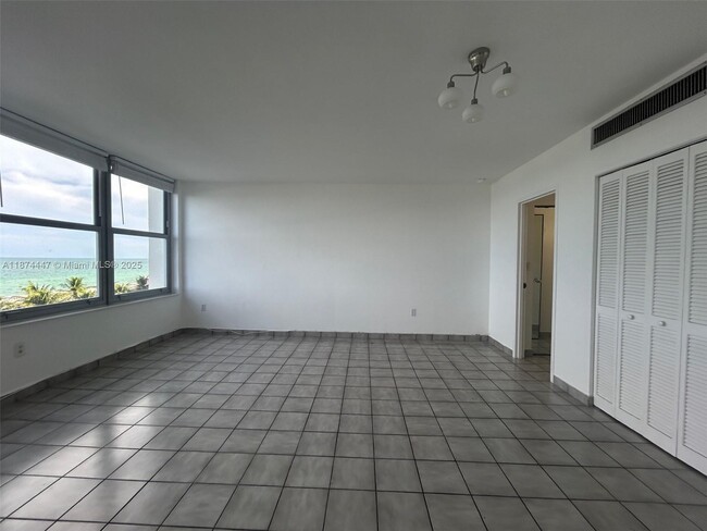 Building Photo - 2899 Collins Ave