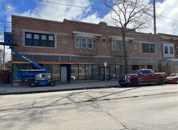 Foto del edificio - 3122 N Downer Ave