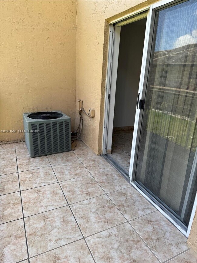Foto del edificio - 8851 NW 119th St