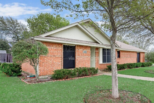 Building Photo - 828 Haverford Ln