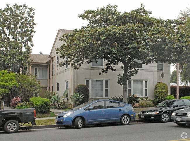 Foto del edificio - 360 S Doheny Dr