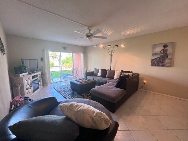 Foto del edificio - 721 S Beach St