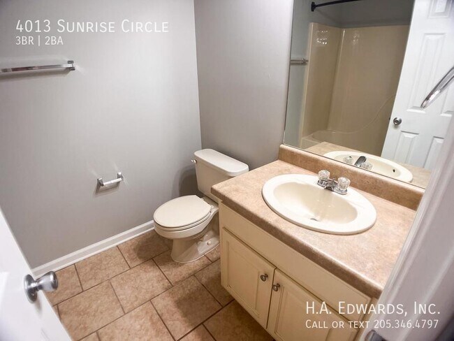 Building Photo - 4013 Sunrise Cir