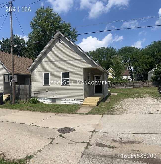 Building Photo - 17 Mathews Ct NE