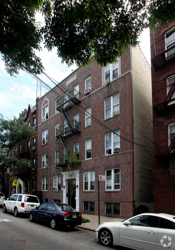 Lillian Covrt Apartments In Corona Ny