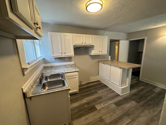 Foto del edificio - 6262 Simpson Ave