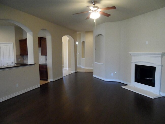 Foto del edificio - 5623 S Denham Ridge Ln
