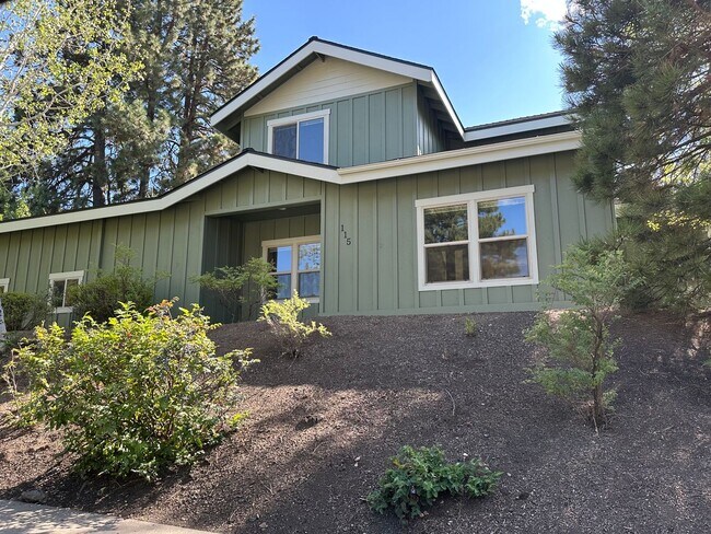 Building Photo - Beautiful Trailside home right near Northwest Crossing!