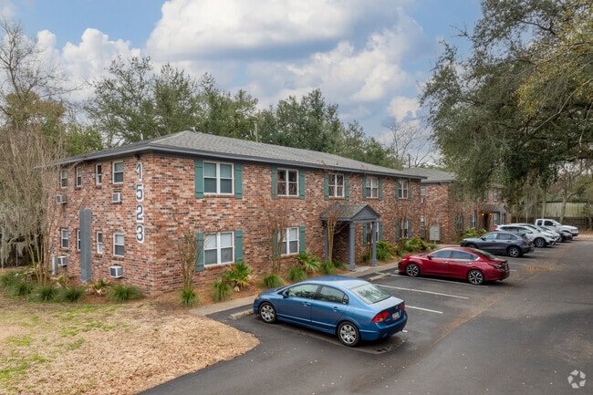 Building Photo - 1523 Gardenia Rd