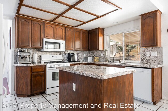 Building Photo - 3 br, 2.5 bath House - 9153 Lake Valley Rd.