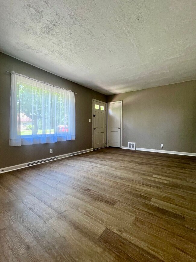 Building Photo - Two Bedroom Home in Kalamazoo