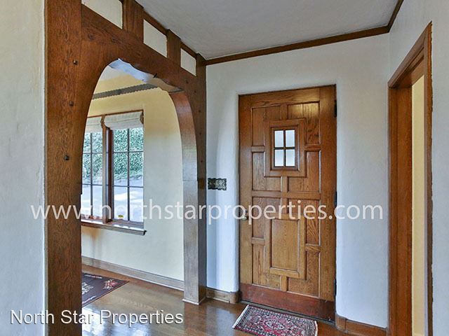 Building Photo - 3 br, 2.5 bath House - 394 SW Edgecliff Rd.