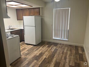 Building Photo - 5159 Caliente St