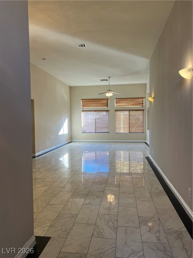 Foto del edificio - 373 Kenya Rd