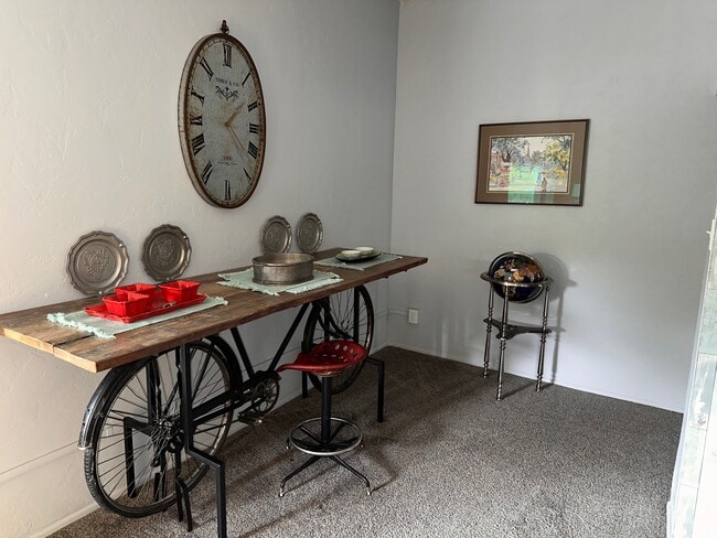 Foto del edificio - 129 N Pleasant St