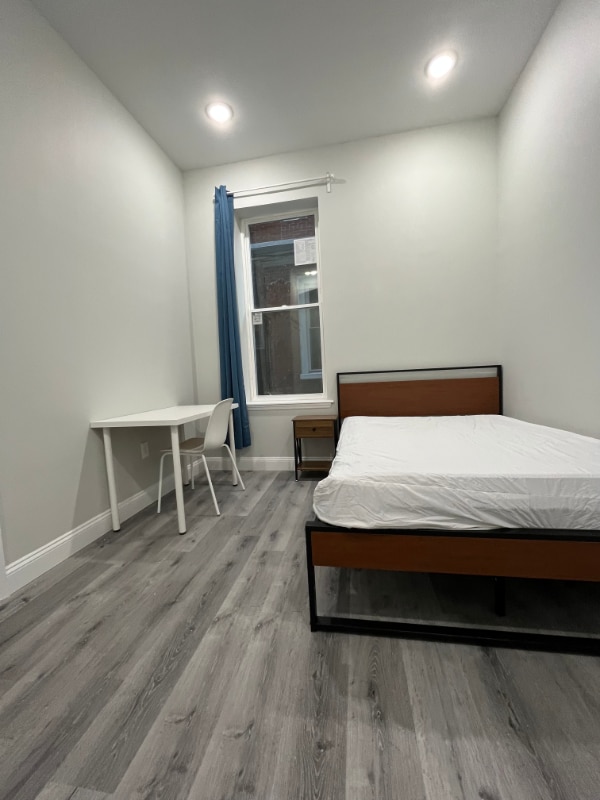 Building Photo - 106 S 42nd St