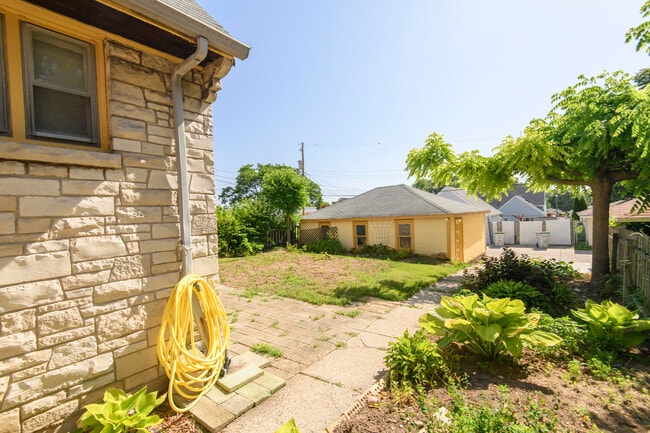 Building Photo - 3940 N 64th St