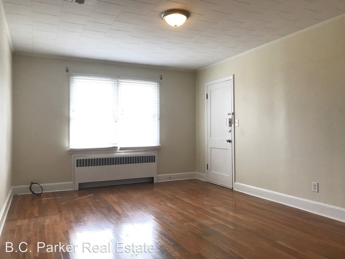 Primary Photo - 452 Parkview Dr