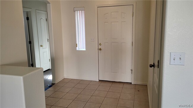 Building Photo - 4870 S Rinaldi Dr