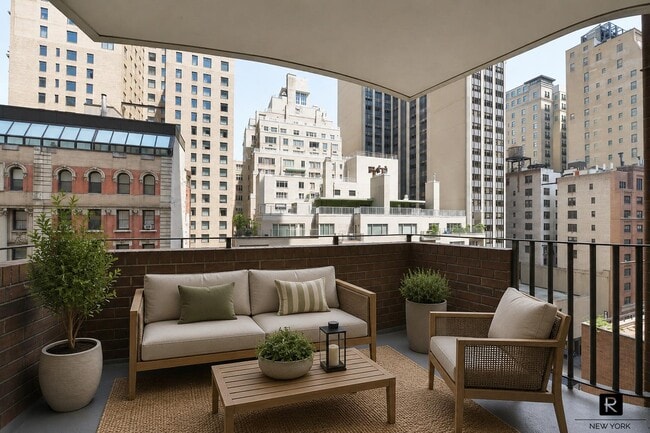 Building Photo - 58 W 58th St