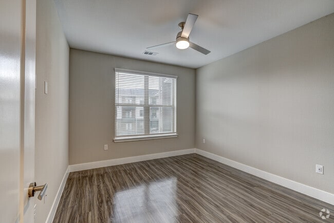 1BR, 1BA - 1,058SF - Primary Bedroom - Encore Motif