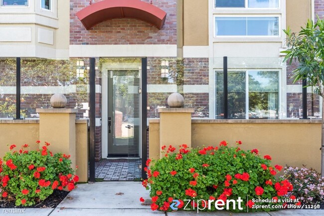 Building Photo - 4 br, 3.5 bath Townhome - 6494 Tralee Vill...