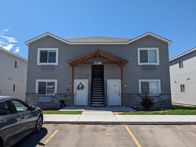 Front Exterior - 310 Ella Ln