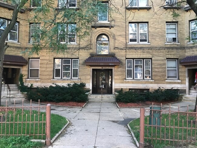 Foto del edificio - 1939 Bryant Ave S