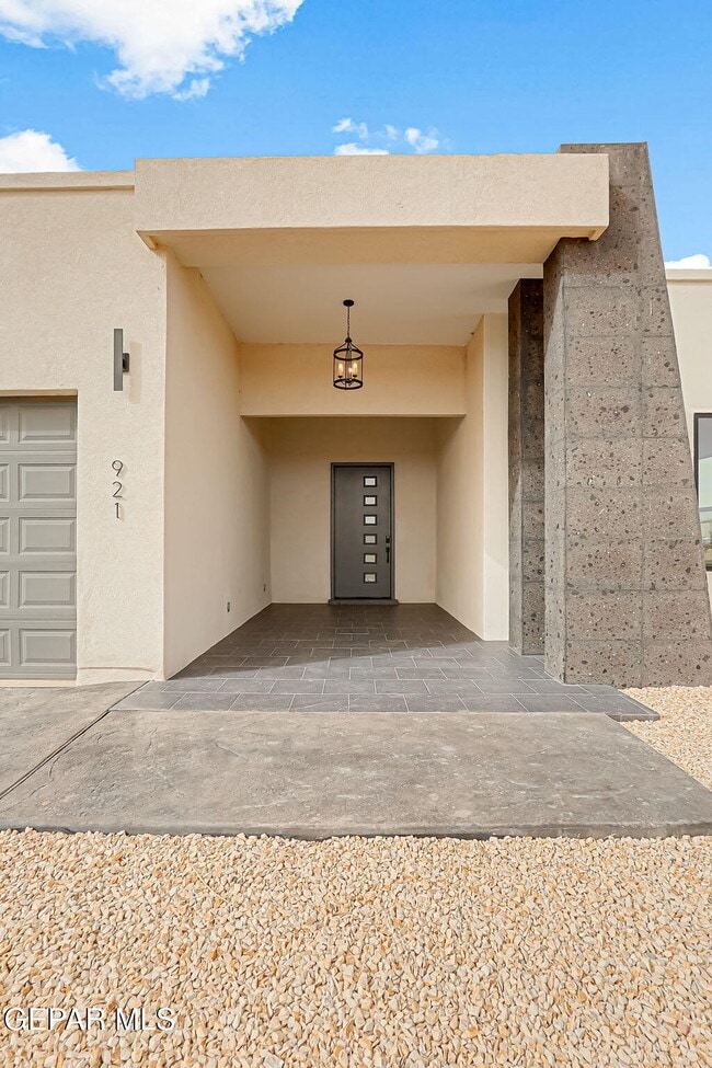 Building Photo - 921 Ada Ln
