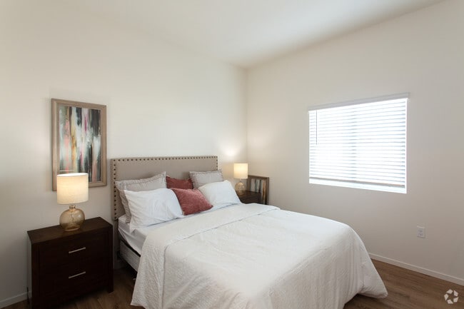 3 BR, 2 BA - 1063 SF - Mariners Landing