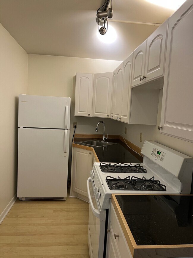 Foto del edificio - 2025 E Greenwich Ave