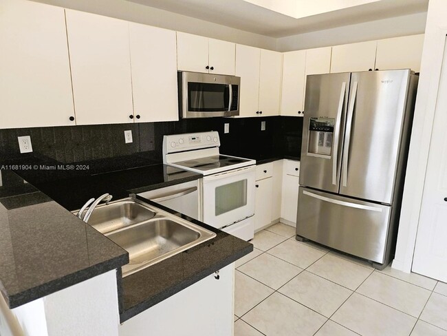 Foto del edificio - 8854 W Flagler St