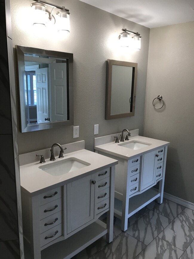 Building Photo - Pre-Leasing Remodeled 3/2!