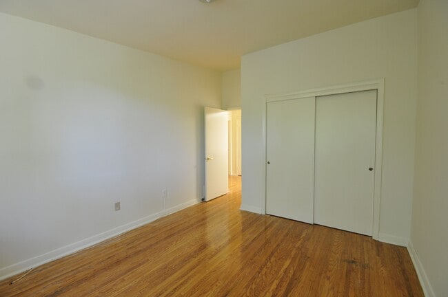 Building Photo - 60-64 Henley Cres