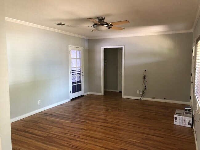 Sala de estar - 711 N Griffith Park Dr