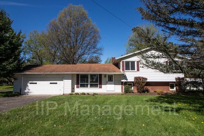 Primary Photo - Completely Redone 3 Bedroom Split Level in...