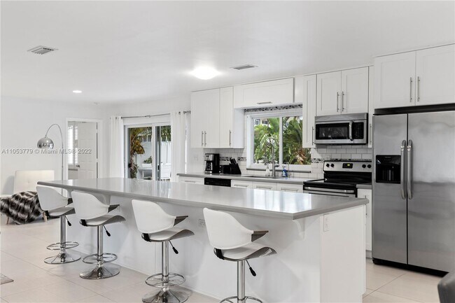 Foto del edificio - 2824 NE 35th St