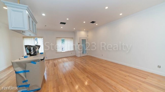Building Photo - 3 br, 2 bath House - 20-09 45th St