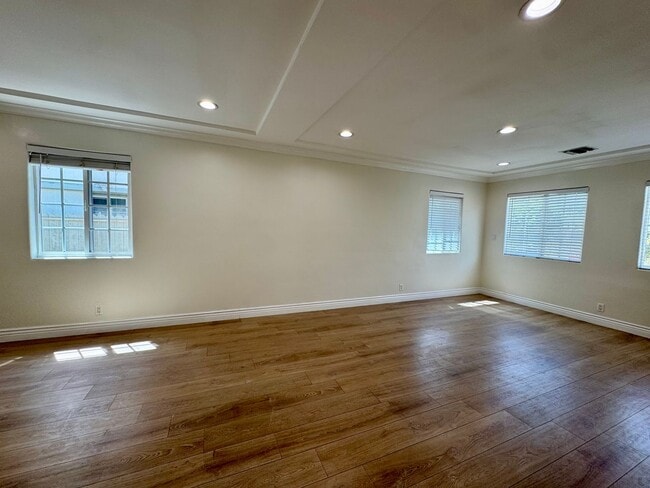 Building Photo - Upgraded 3 bed and 2 bath Best Glendale sc...