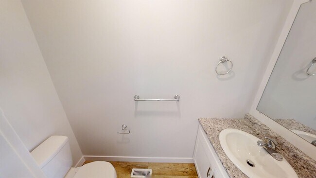 Building Photo - 9508A-95113 113 Ave