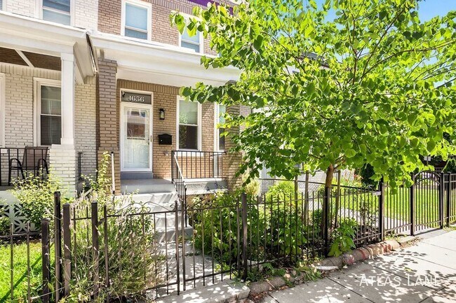 Building Photo - 3 Bedroom 2 Bathroom Townhome // Kingman P...
