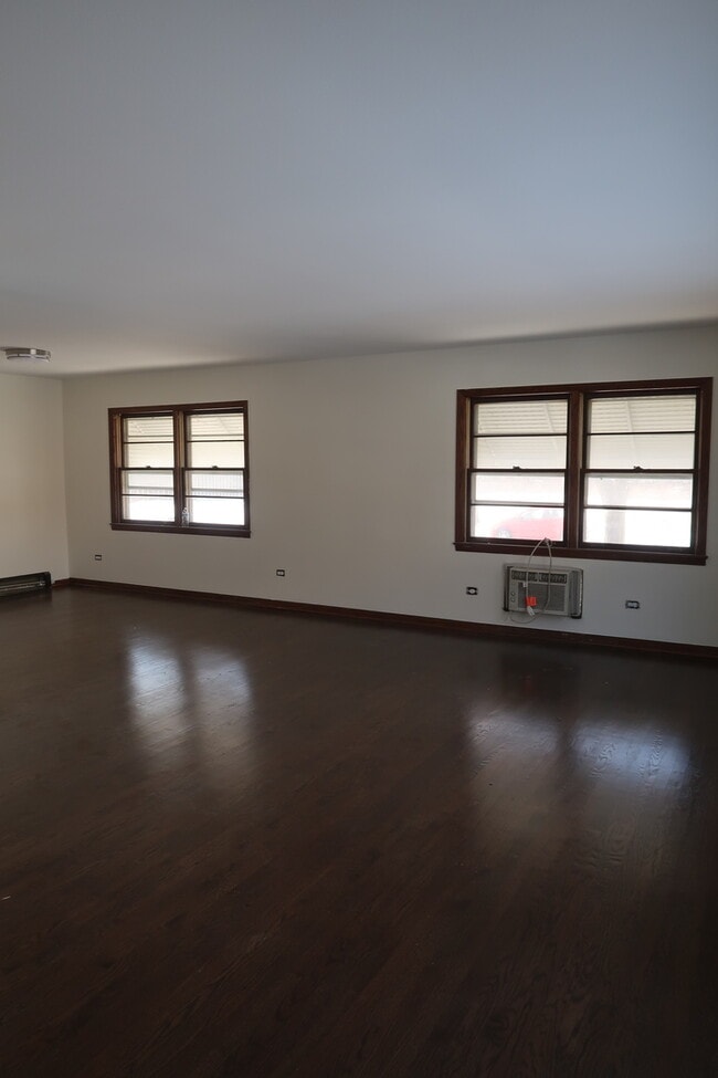 Building Photo - 9401 S Kenton Ave