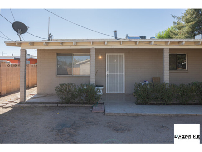 Building Photo - Welcome Home to this Charming 2/1 Phoenix ...