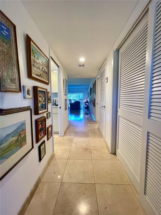 Foto del edificio - 281 S Hollybrook Dr