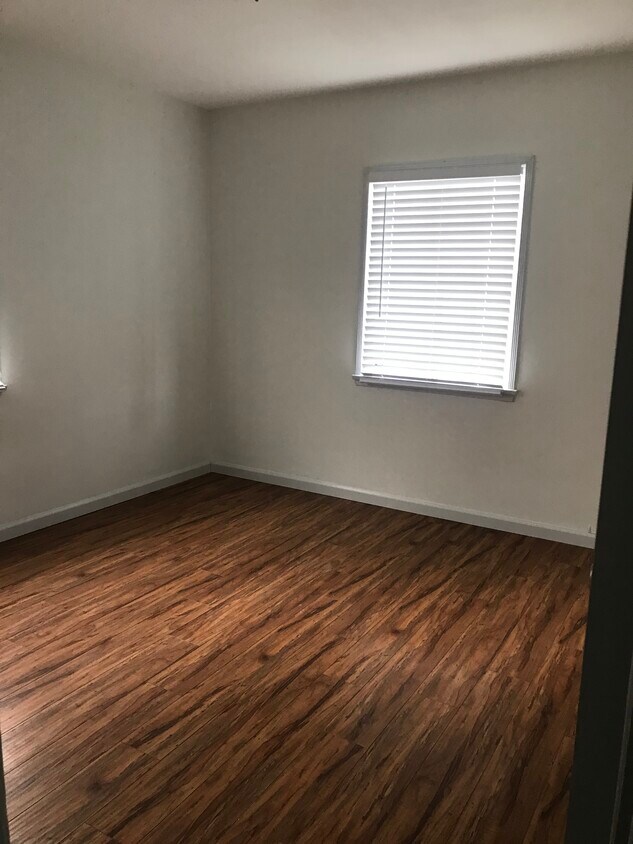 Foto del edificio - 905 Sartori Ave