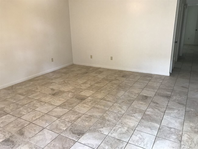 Building Photo - 2 br, 1.5 bath 4plex - 2406 Bandera Dr C