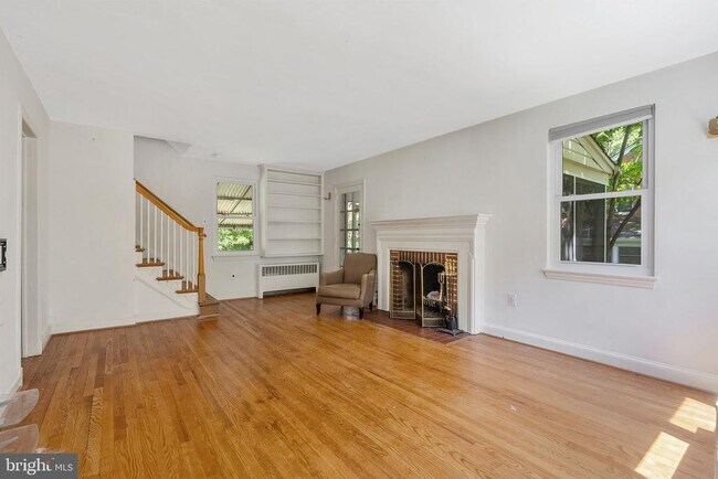 Foto del edificio - 921 Langley Dr