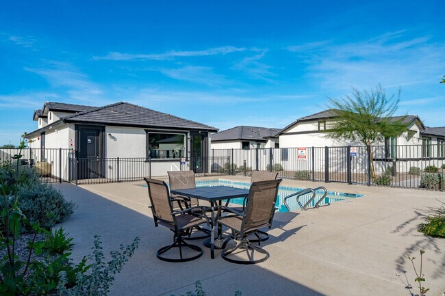 Foto del edificio - 6606 W Paradise Ln