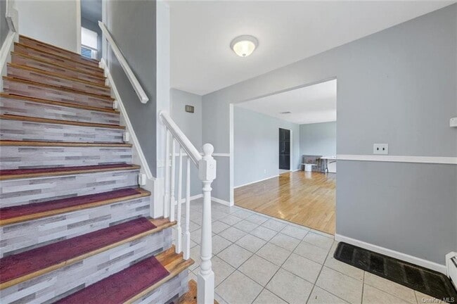 Building Photo - 129 Pine Tree Rd